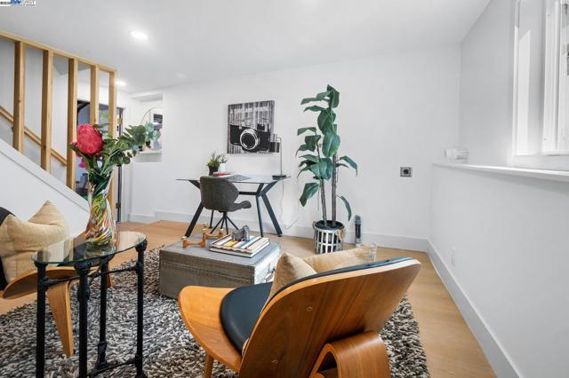 282 Bright St, San Francisco CA: https://media.crmls.org/mediaz/566552f6-3dbd-42db-9df3-11f57b7015ff.jpg