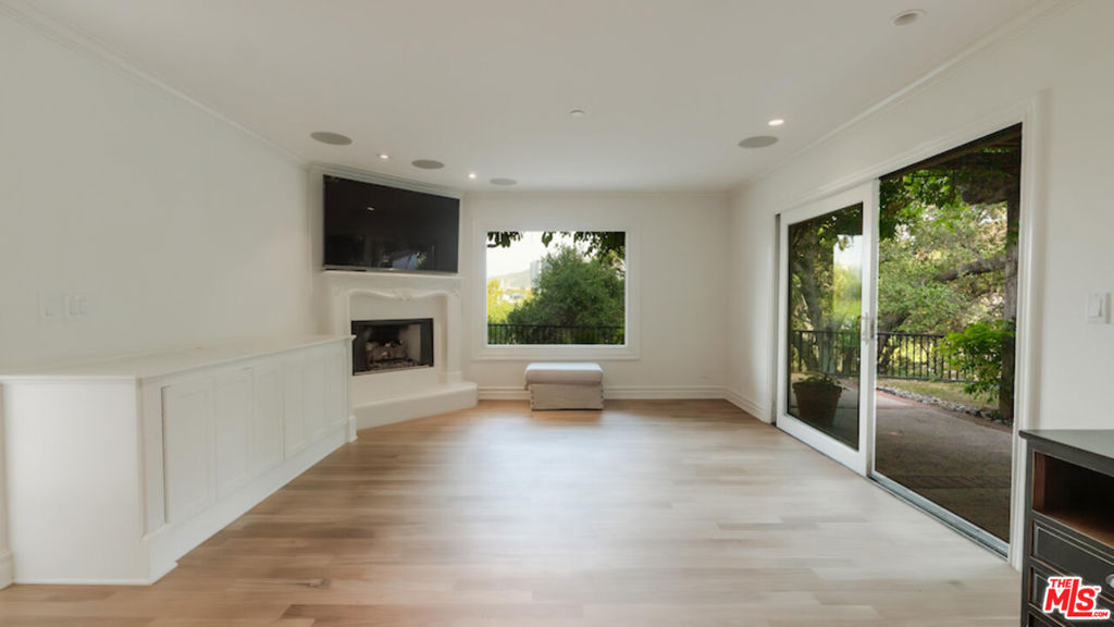 10900 Terryview DriveStudio City img 2
