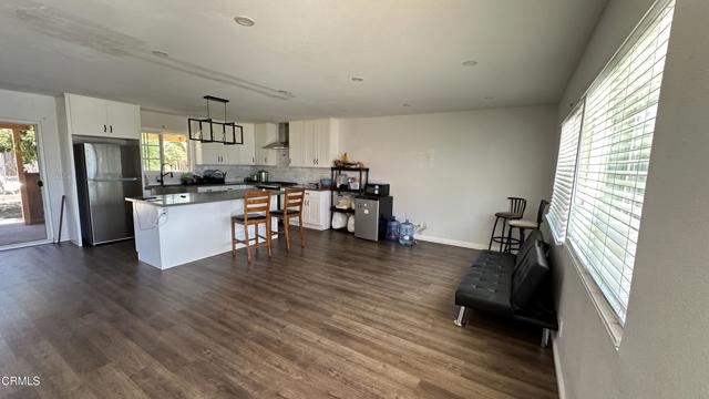 Detail Gallery Image 6 of 13 For 325 Del Sur Way, Oxnard,  CA 93033 - 4 Beds | 2 Baths
