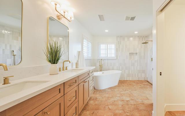 Detail Gallery Image 26 of 63 For 1045 Tarento Dr, San Diego,  CA 92107 - 4 Beds | 4 Baths