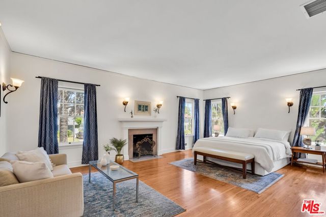 1709 Buckingham Road, Los Angeles CA: https://media.crmls.org/mediaz/56669d76-9a1a-45ba-a0a0-38ee60ee74b7.jpg
