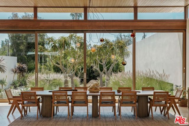 28837 Selfridge Drive, Malibu CA: https://media.crmls.org/mediaz/5666bfa2-d28d-4ae2-b0d0-f3bac494bc5b.jpg