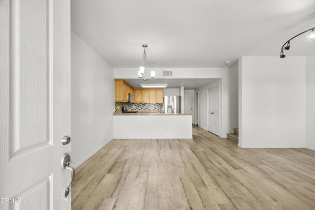 Detail Gallery Image 4 of 40 For 3016 Moonlight Park Ave, Oxnard,  CA 93036 - 3 Beds | 2/1 Baths