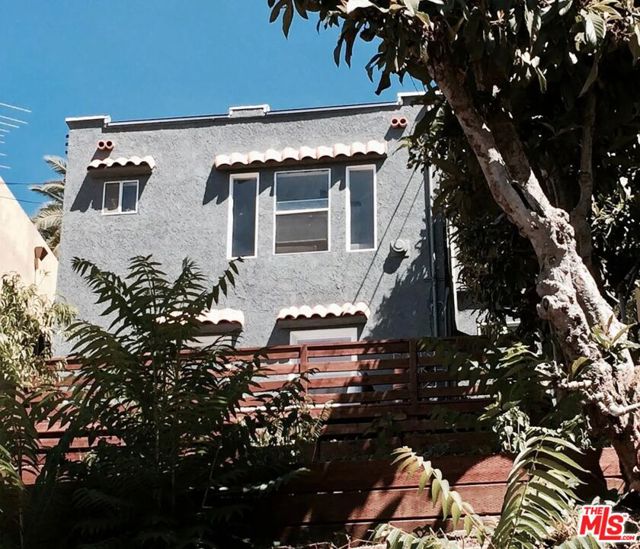 834 Laguna Avenue, Los Angeles CA: https://media.crmls.org/mediaz/56675bd3-5e8b-4510-b2e8-d21d4c6f9834.jpg