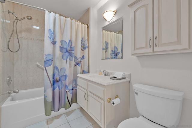 4676 Barcelona Way, Oceanside CA: https://media.crmls.org/mediaz/5668385b-652e-44f2-82bf-6f046b40cfd1.jpg
