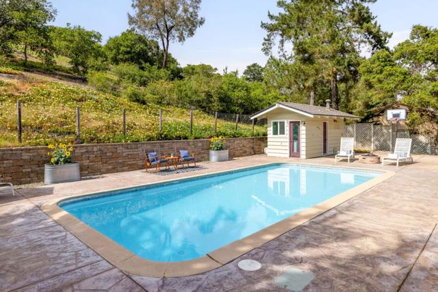 13525 Paseo Terrano, Salinas CA: https://media.crmls.org/mediaz/56688799-38bf-4fc3-b948-30e3e1d6efe6.jpg