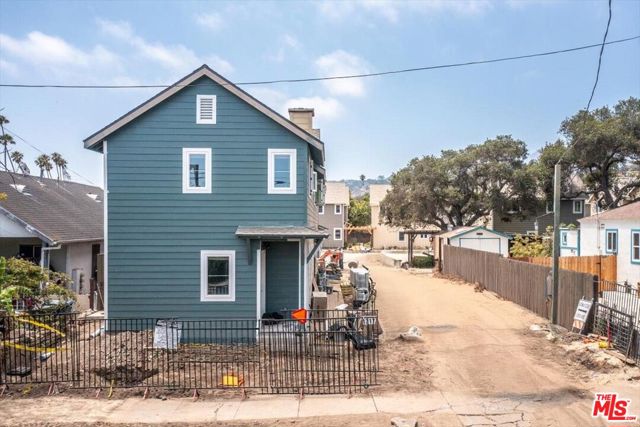 1317 Punta Gorda, Santa Barbara CA: https://media.crmls.org/mediaz/5668a42e-a389-4784-ac6f-55bea91c7796.jpg