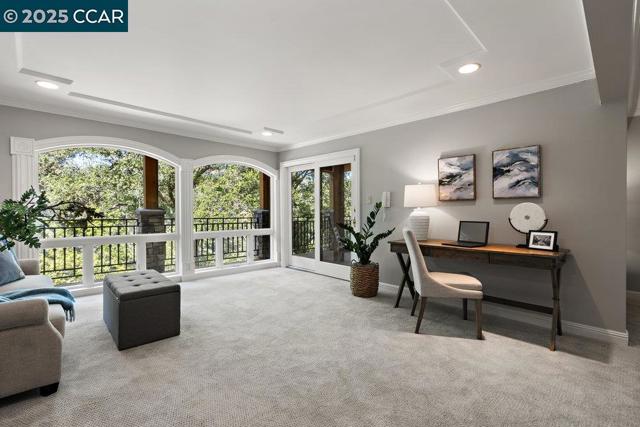 3949 Canyon Rd, Lafayette CA: https://media.crmls.org/mediaz/5668c26b-594a-485a-bff7-b0871fe41613.jpg