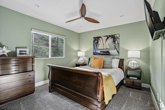 12902 Biscayne Cove, Del Mar CA: https://media.crmls.org/mediaz/5668f27d-7115-48b1-ac71-50095cbf2396.jpg