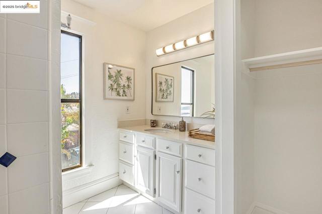 539 Golden Gate Ave, Richmond CA: https://media.crmls.org/mediaz/56694ceb-e936-44fe-9f4c-246a3bd464b2.jpg