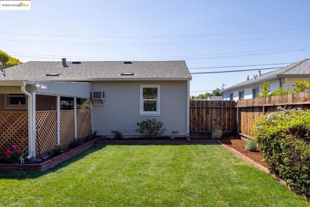 2234 Lobert St, Castro Valley CA: https://media.crmls.org/mediaz/56696221-184e-4fbc-9d62-65729e692059.jpg