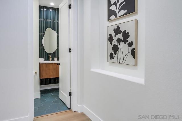 2482 San Clemente Ave, Vista CA: https://media.crmls.org/mediaz/5669c20f-ed1f-4c5e-97d2-fe884f706eaf.jpg