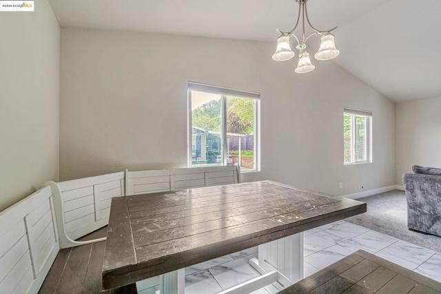 16711 Marsh Creek Rd, Clayton CA: https://media.crmls.org/mediaz/566a2578-bb55-4510-b3ee-06c8e01e206c.jpg