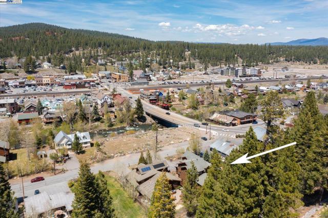 10023 S River Street, Truckee CA: https://media.crmls.org/mediaz/566a7533-7faf-43c3-a140-e81c1b1c76ef.jpg