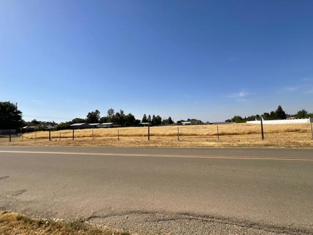 37367 Marciel Avenue, Madera CA: https://media.crmls.org/mediaz/566a87d7-d29c-413e-931c-dc47253635e8.jpg