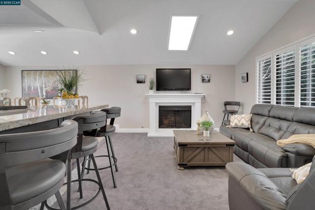 1274 Maywood Ln, Martinez CA: https://media.crmls.org/mediaz/566ab659-d4a8-48d6-ae3e-994c3766c147.jpg
