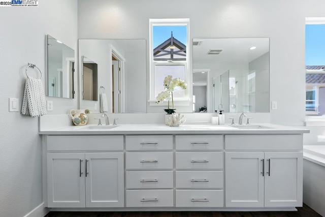 8360 Marine Way, Newark CA: https://media.crmls.org/mediaz/566abad8-b950-40b3-9e1a-b10729bf511b.jpg
