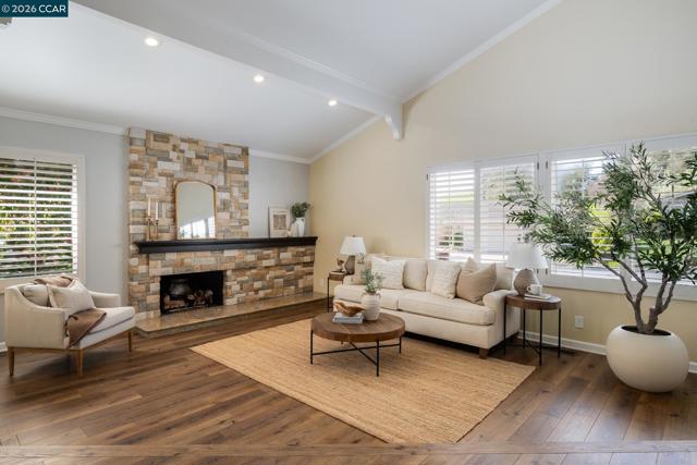 Image 2 of 32 For 855 Columbine Ct