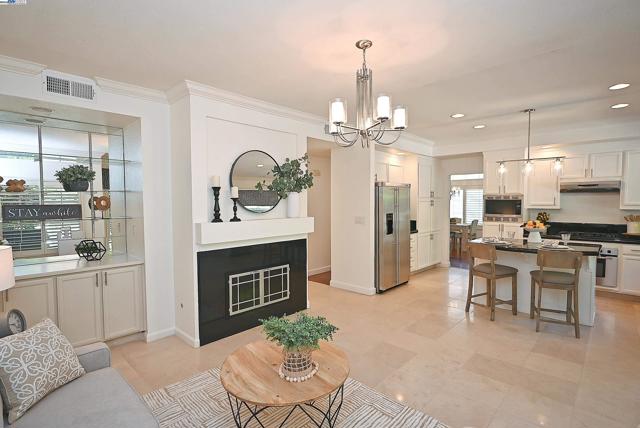 226 Promenade Ln, Danville CA: https://media.crmls.org/mediaz/566b1098-029b-45a3-90a3-84fc04dc40a9.jpg