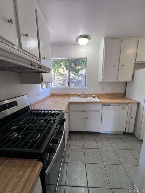 4734 Rim Rock Road, Oceanside CA: https://media.crmls.org/mediaz/566b86c0-7eb8-4e80-b07e-52520ec81325.jpg