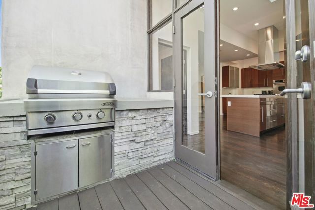 1527 Marmont Avenue, Los Angeles CA: https://media.crmls.org/mediaz/566c2401-f4cb-416e-a679-a093da413905.jpg