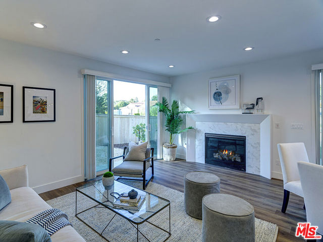 5600 W 78th Street, Los Angeles CA: https://media.crmls.org/mediaz/566c4e9e-9688-4c3d-ad40-b4c55c97b902.jpg
