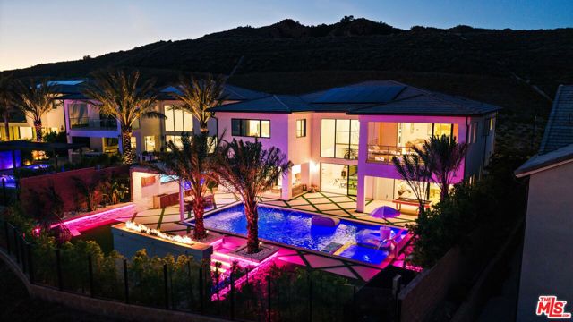 20216 W Albion Way, Porter Ranch CA: https://media.crmls.org/mediaz/566c5c22-c585-4f97-a3c7-e55cd16b3964.jpg