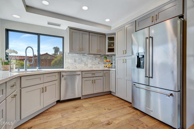 1136 Horizon Drive, Ventura CA: https://media.crmls.org/mediaz/566cde03-ea0a-4581-90b8-32e56809b025.jpg