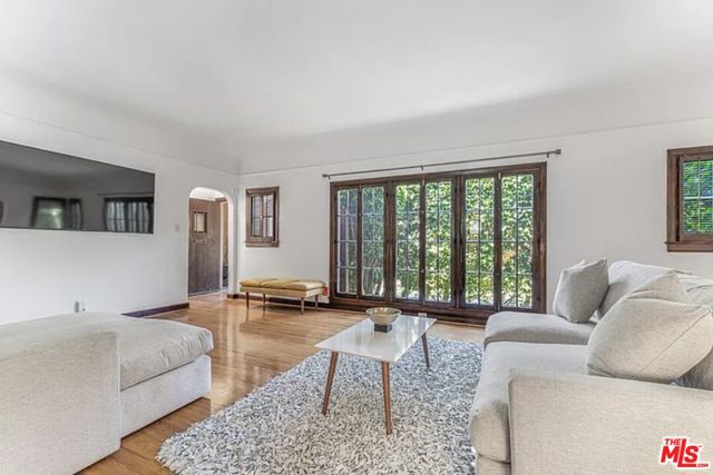 5112 Edgewood Place, Los Angeles CA: https://media.crmls.org/mediaz/566e0f5b-34eb-4496-84ca-357351f48b8f.jpg