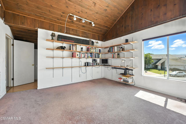 1589 N Alva Circle, Simi Valley CA: https://media.crmls.org/mediaz/566e5afd-a5a1-4402-b6ae-633c1311200f.jpg