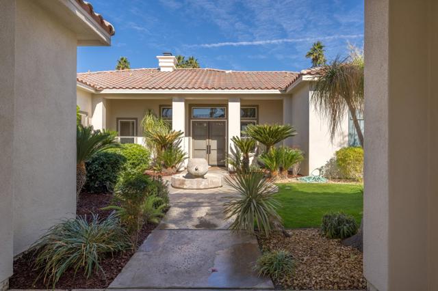 81100 Legends Way, La Quinta CA: https://media.crmls.org/mediaz/566f42bf-01cf-4c90-a16c-b7152ab222b3.jpg