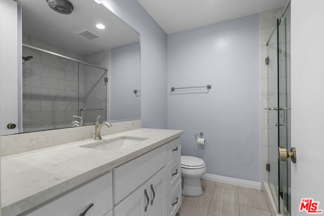 4477 Wilshire Boulevard, Los Angeles CA: https://media.crmls.org/mediaz/566f6989-dee1-4045-94bc-f0621cacb930.jpg