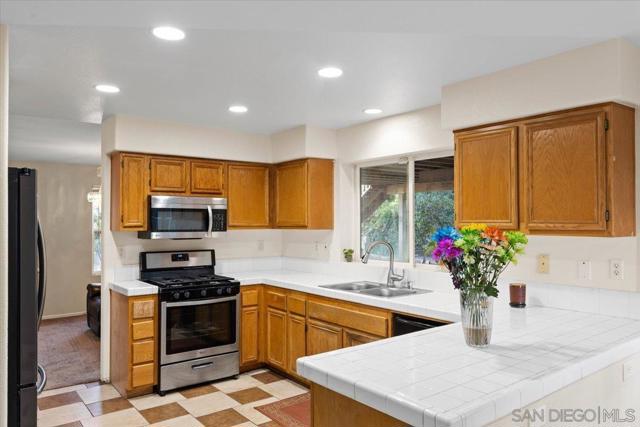 609 Jacks Creek Road, Escondido CA: https://media.crmls.org/mediaz/566f8023-455d-43fb-8bab-a4c9e8431428.jpg