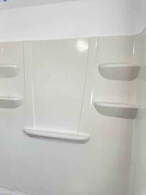 1725 96Th Ave, Oakland CA: https://media.crmls.org/mediaz/566fb8ef-95b9-4c04-b048-af2580d137c5.jpg