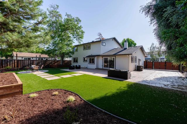 1984 Brooktree Way, Pleasanton CA: https://media.crmls.org/mediaz/566fd170-c1fe-4389-97e3-88bc496a46e4.jpg