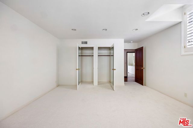 2562 Mandeville Canyon Road, Los Angeles CA: https://media.crmls.org/mediaz/566fe7ba-7d32-435d-8b31-1dc084fcdc84.jpg