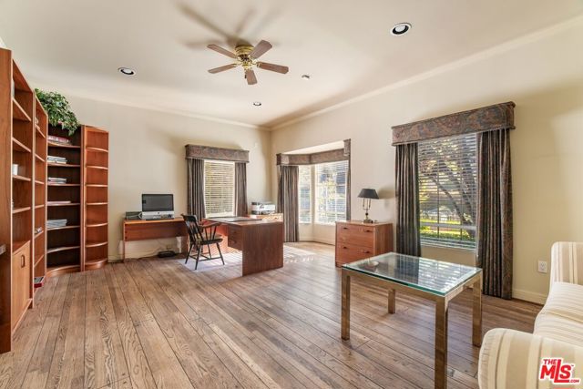 3734 Longridge Avenue, Sherman Oaks CA: https://media.crmls.org/mediaz/5670ac5b-c804-442c-8f0f-3a8e537838f0.jpg