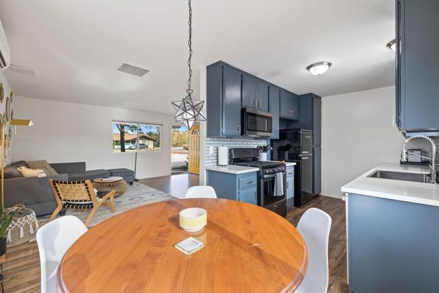 7780 Jemez Trail, Yucca Valley CA: https://media.crmls.org/mediaz/5670b97d-2499-4d3a-9afb-bbe64d2e7658.jpg