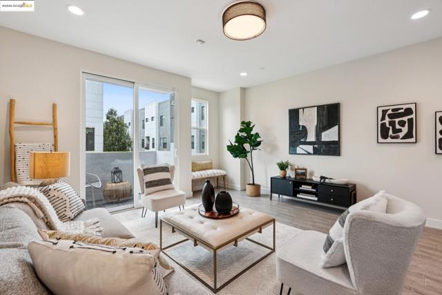 1405 Wood Street, Oakland CA: https://media.crmls.org/mediaz/5670fab1-b5eb-4272-a651-82f44527125e.jpg