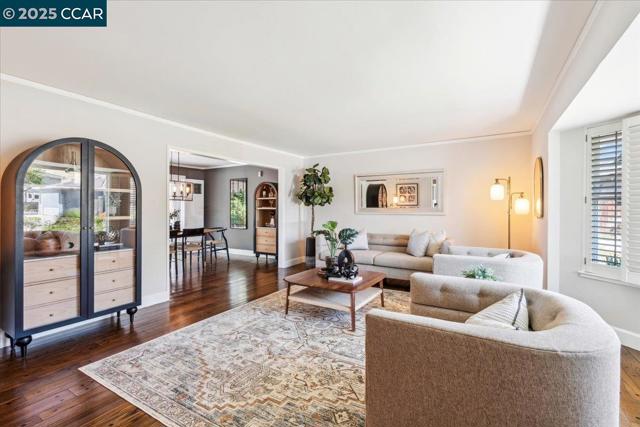 739 Devils Drop Ct, Richmond CA: https://media.crmls.org/mediaz/5672040d-9303-46b8-a922-c52d6609a54c.jpg