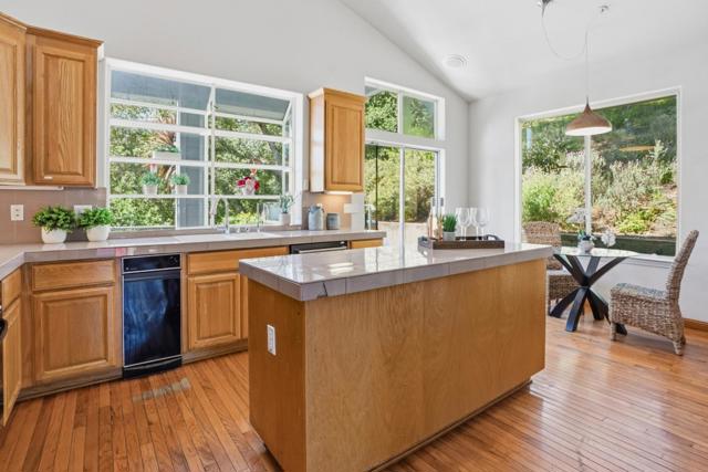 24035 Stage Stop Way, Los Gatos CA: https://media.crmls.org/mediaz/567223f2-5e5f-467a-9fd9-ed0cec58ba17.jpg