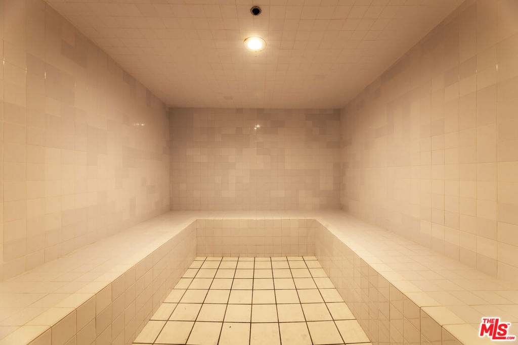https://media.crmls.org/mediaz/567256a2-f3bc-4260-89b4-5e356af9a167.jpg?preset=X-Large
