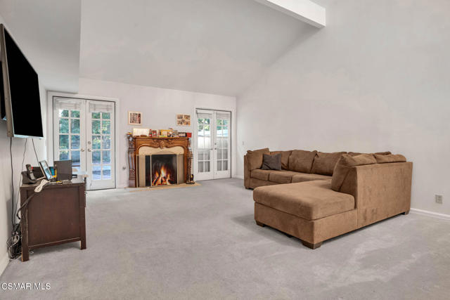 3008 Shadow Brook Lane, Westlake Village CA: https://media.crmls.org/mediaz/567277f3-5c54-4ce9-b64a-b9367286a4ad.jpg