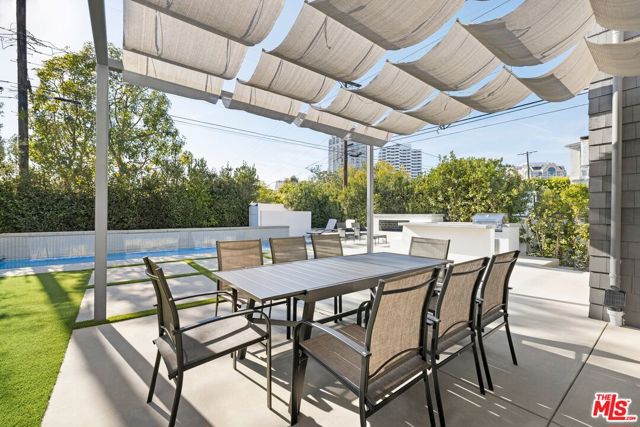 1401 Warner Avenue, Los Angeles CA: https://media.crmls.org/mediaz/56729450-d8dc-41c1-afa0-5b0abd4b7d9c.jpg
