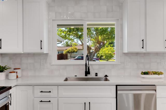 736 Adams Ave, Livermore CA: https://media.crmls.org/mediaz/5672af5f-f6fa-40da-a370-01341fa456d5.jpg