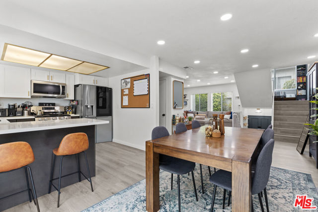 15305 S Berendo Avenue, Gardena CA: https://media.crmls.org/mediaz/5672ef8a-cf46-4665-904c-fdc5f15554b9.jpg