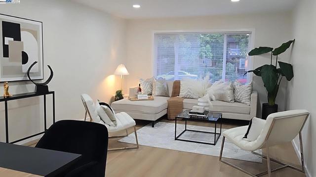 103 Hayes Ave, San Jose CA: https://media.crmls.org/mediaz/5672f0ea-675b-4836-91af-6cf1bf3d7499.jpg