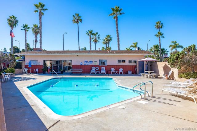 120 Sherri Ln, Oceanside CA: https://media.crmls.org/mediaz/5673acc4-977d-4307-81ae-9babd0fb1e05.jpg