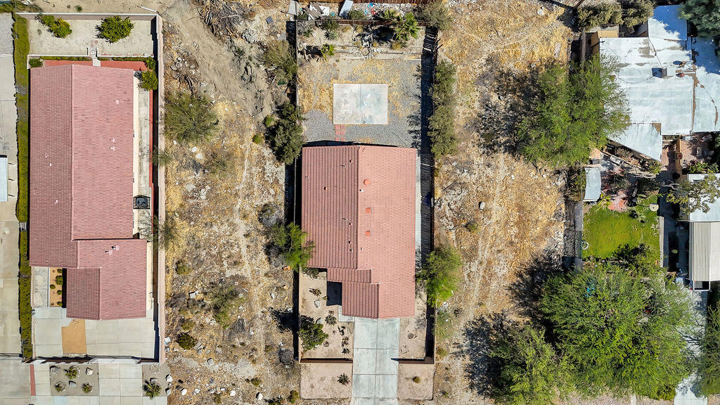 https://media.crmls.org/mediaz/5673b9ff-2977-4f39-b494-8fe1beb5a18b.jpg?preset=X-Large