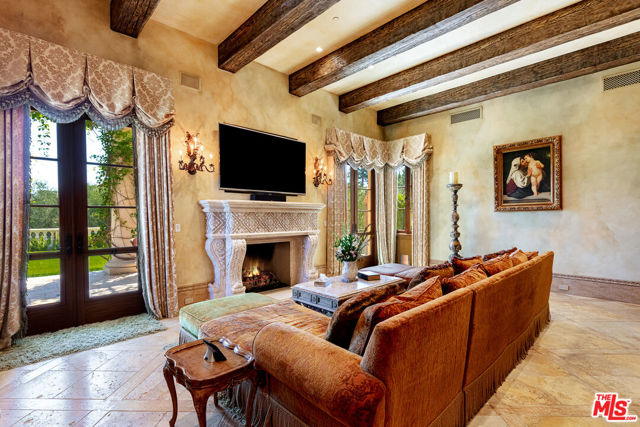25305 Prado De La Felicidad, Calabasas CA: https://media.crmls.org/mediaz/5673bb94-884d-448d-88e4-ac82a791ff28.jpg